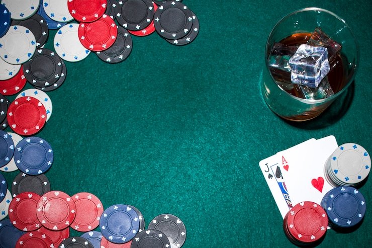 hoki108 slot app showing Texas Poker mobile interface with hole cards and community cards